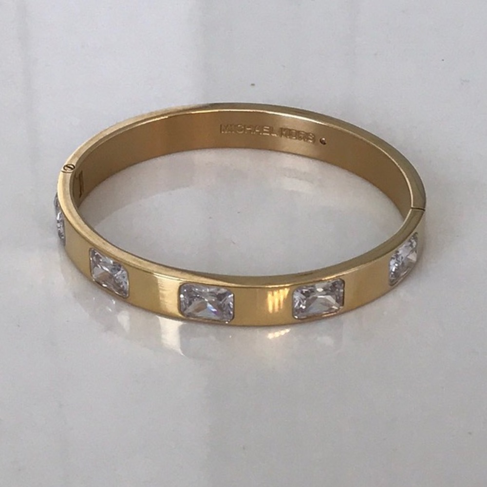 NEW ⭐️ Michael Kors Gold Crystal Bangle Bracelet - Picture 4 of 7
